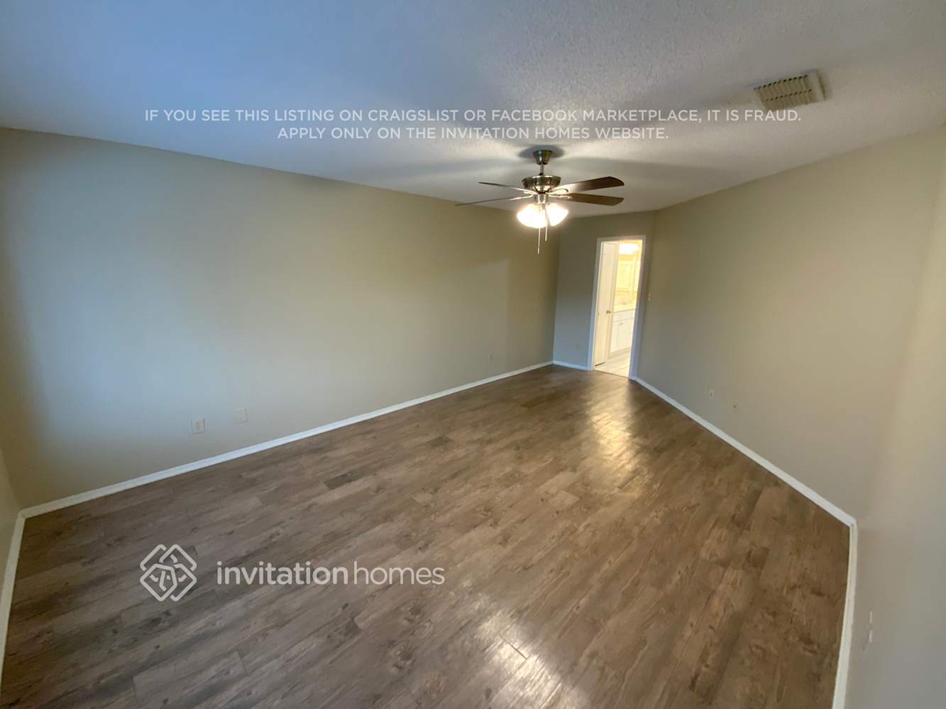 Building Photo - 3871 Biscayne Dr