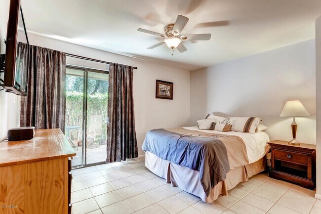 Building Photo - Scottsdale condo!