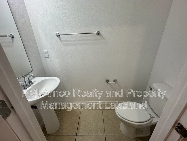 Building Photo - 3848 Exeter Ln