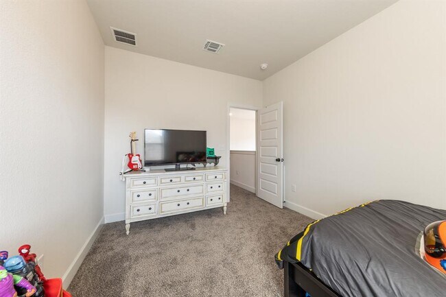 Building Photo - 2812 Sebring Cir