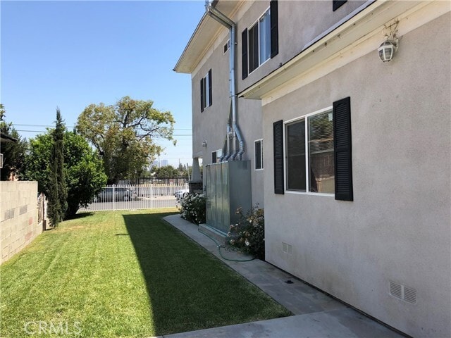 Building Photo - 956 E 43rd St