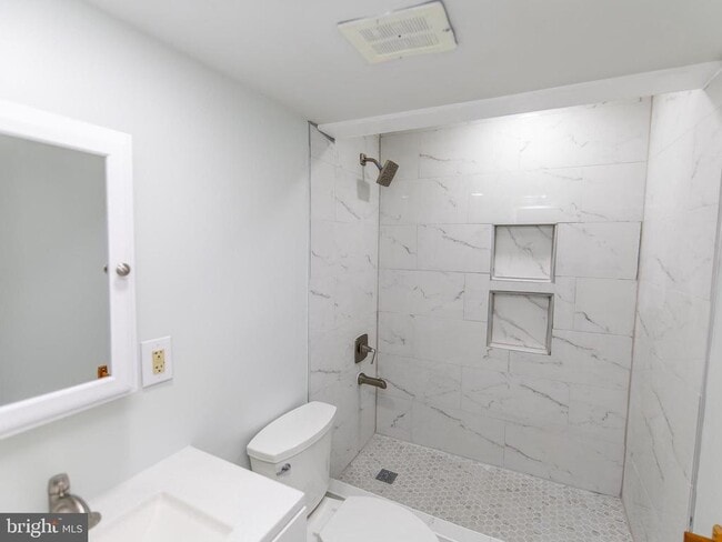 Building Photo - 15901 Perkins Ln