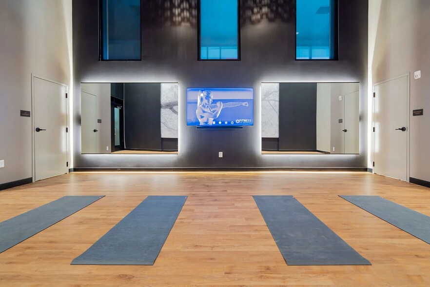 Building Photo - 409 Oak St