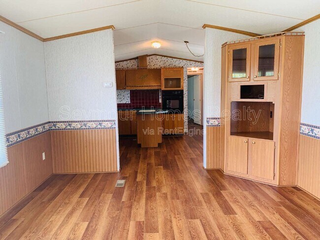 Building Photo - 1286 Country Club Rd