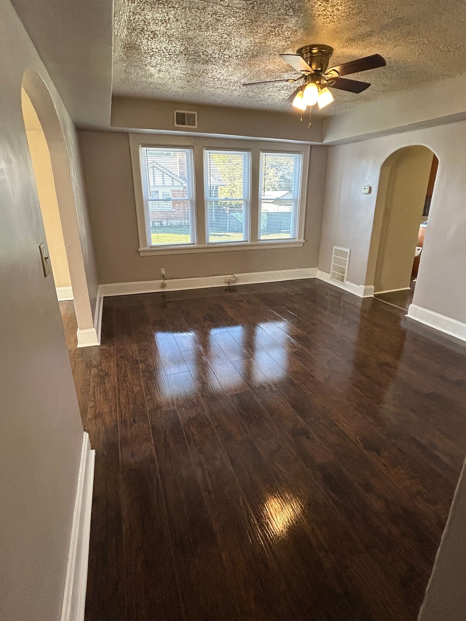 Building Photo - 1802 Lawn Ave