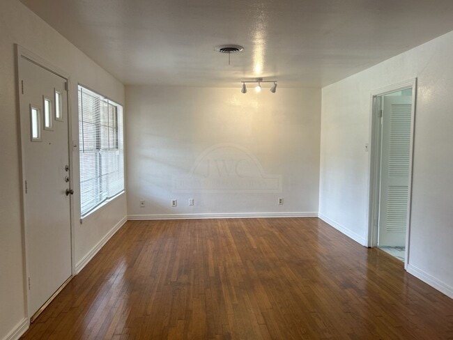 Building Photo - 2309 Sunny Ln
