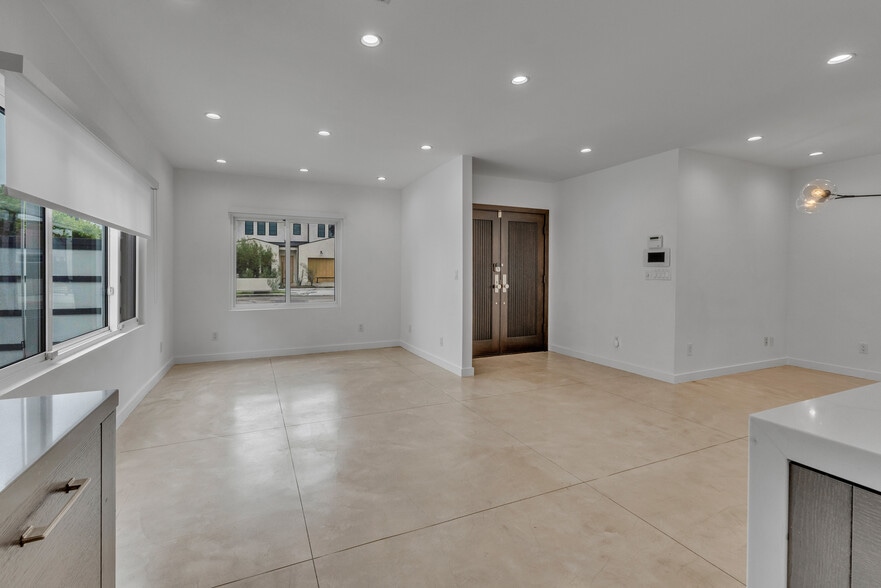 Building Photo - 4925 Nagle Ave