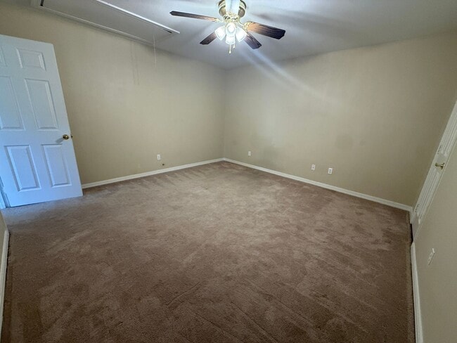 Building Photo - 139 Hallette Dr