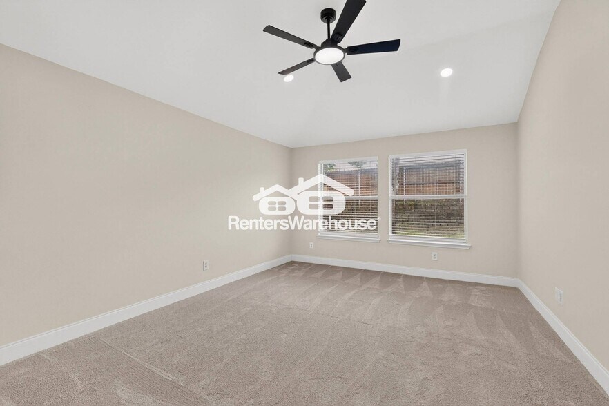 Building Photo - 9113 Warren Dr