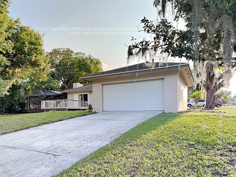 Building Photo - 907 Lakemont Dr