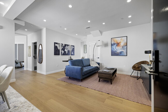 Building Photo - 693 Sutter St