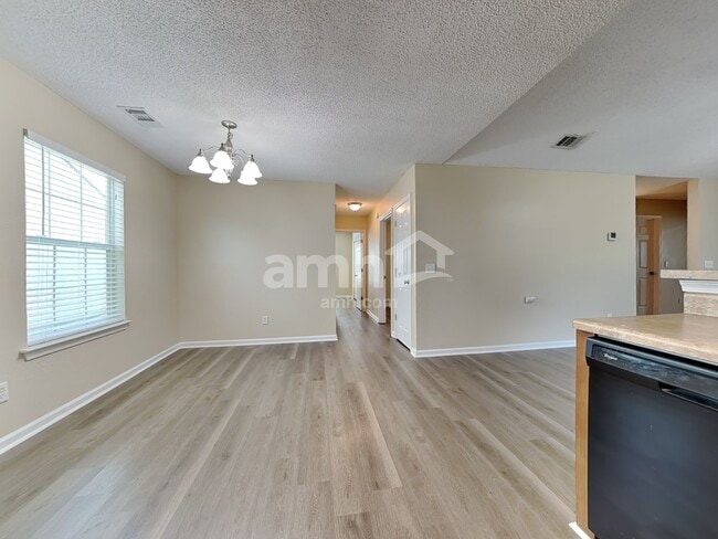 Building Photo - 7 Willow Lakes Dr