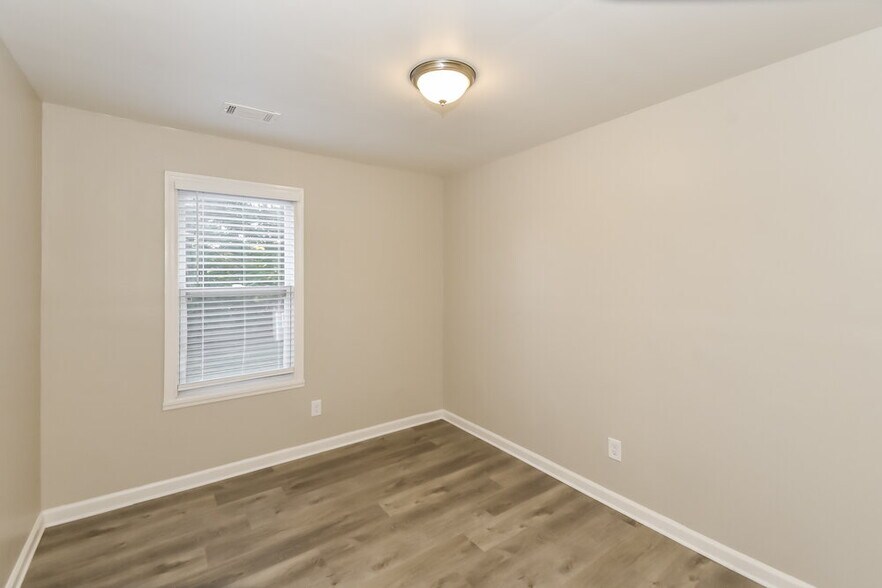 Building Photo - 5380 Forest Downs Cir