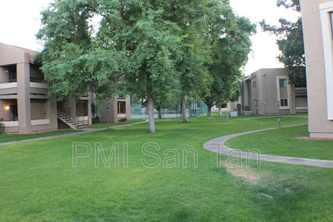 Building Photo - 2146 W Isabella Ave