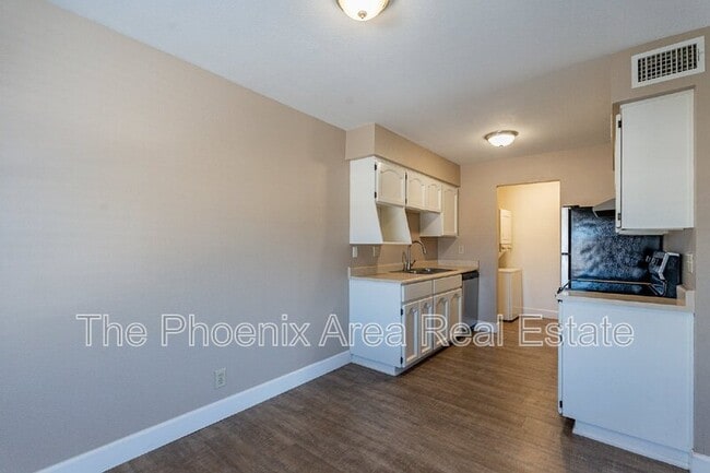 Building Photo - 16657 E Gunsight Dr
