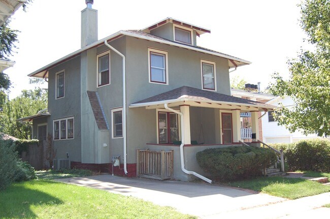 Primary Photo - Classic charm in Near South!