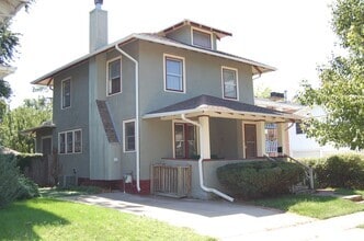 Building Photo - Classic charm in Near South!