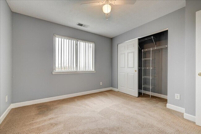 Building Photo - 3 bedroom 2 Bath Large Apartment Home $1,569/mo Rent