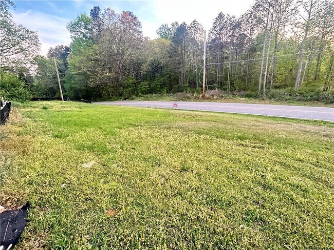 Building Photo - 3590 Chamblee Gap Rd