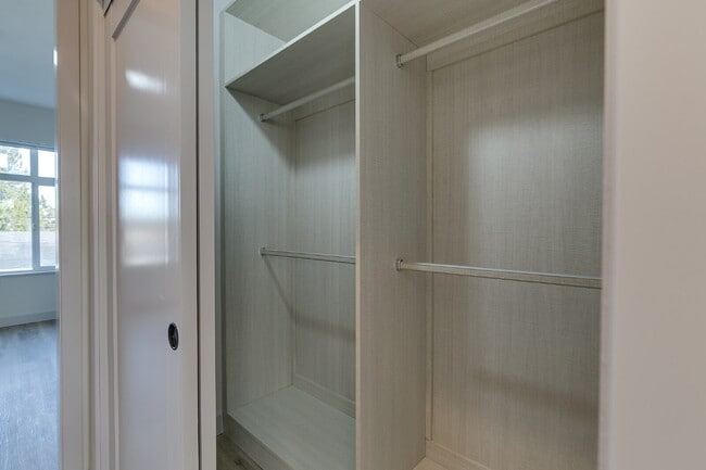 Building Photo - Modern, Spacious 2020 Townhome in West Seattle!