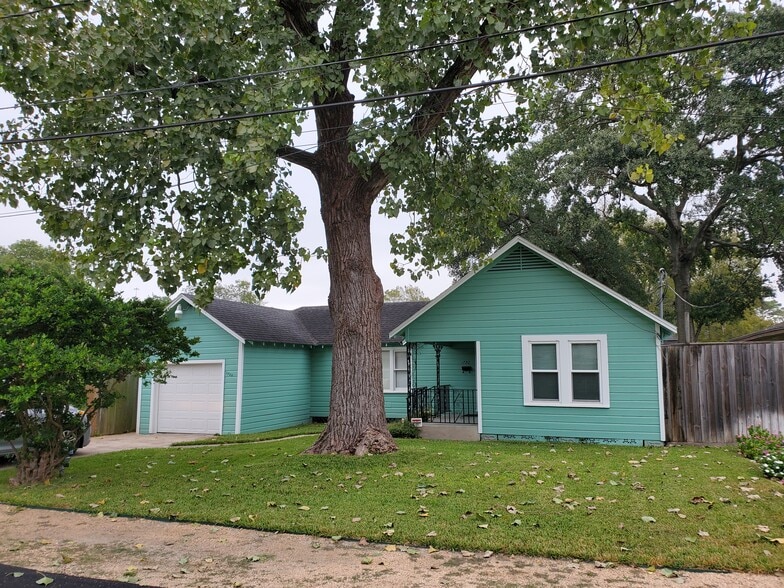 Primary Photo - 1722 Tabor St