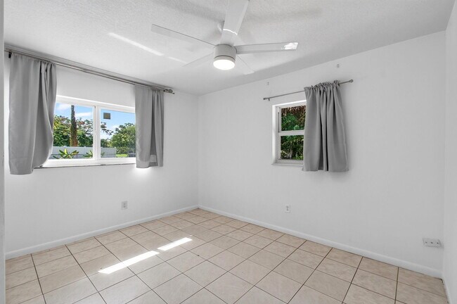 Building Photo - 4760 Bison St