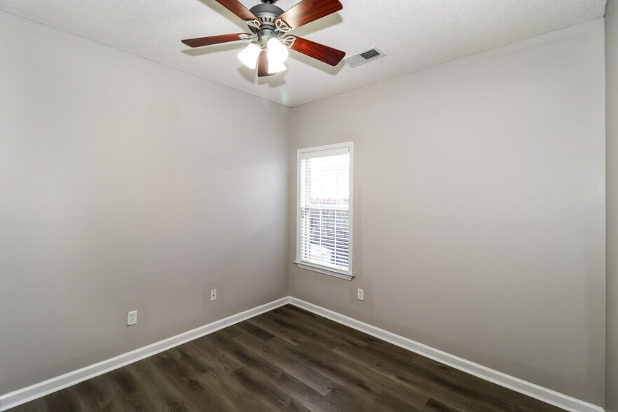 Building Photo - 9134 Cinderhill Cove E