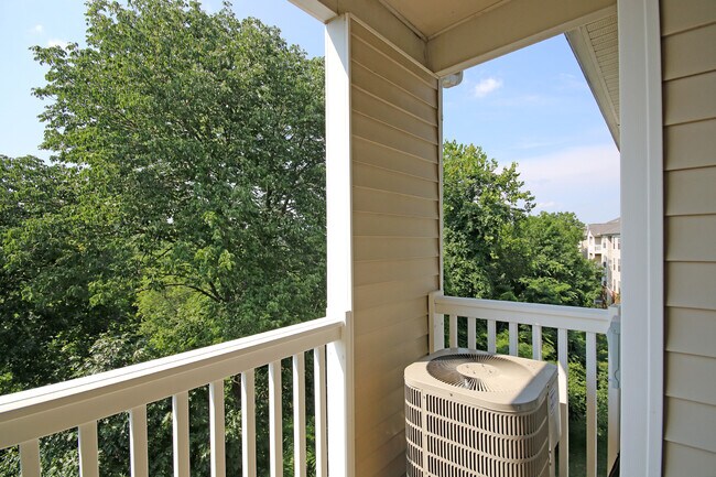 Building Photo - Top Floor, Pet-Friendly Riverbend Condo on Pantops