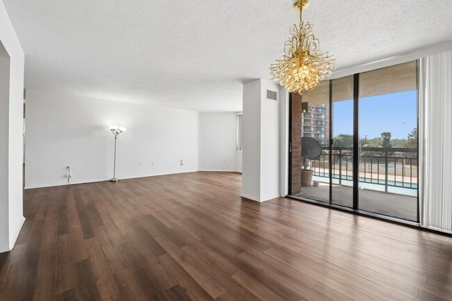 Building Photo - 226 Harmon Cove Tower