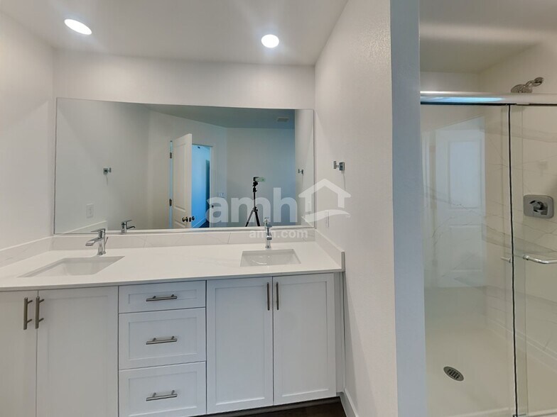 Building Photo - 5771 Morgans Mile Street