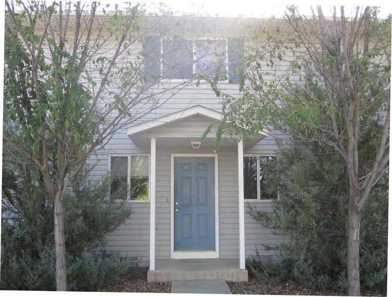 Building Photo - 610 S Cedar St