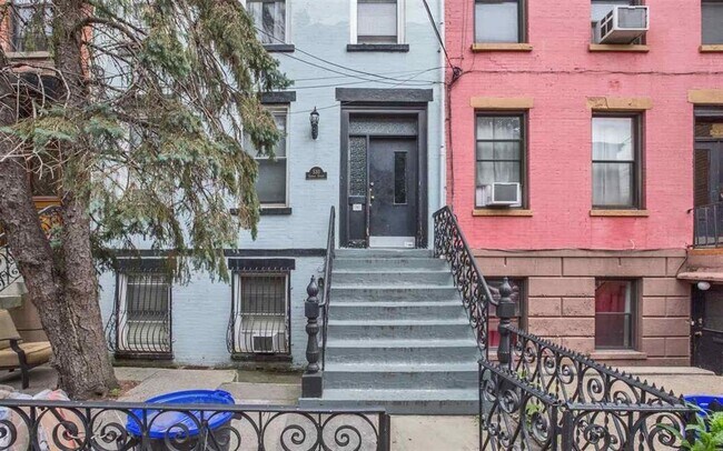 Building Photo - 530 Garden St