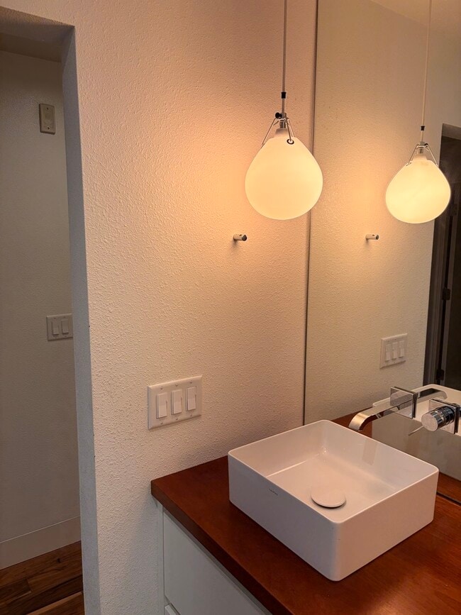 Building Photo - 1125 NW 9th Ave