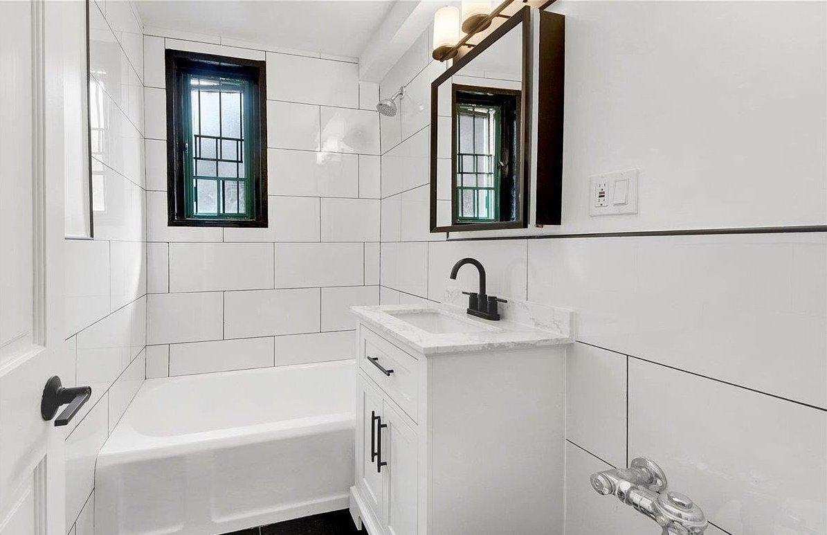 Building Photo - 1569 Metropolitan Ave