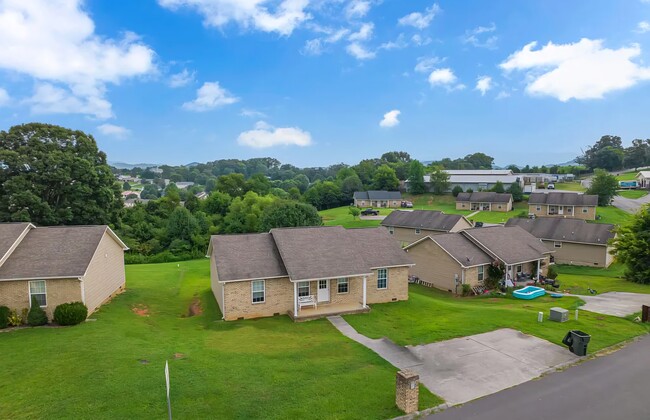 Building Photo - 1863 Country Meadows Dr