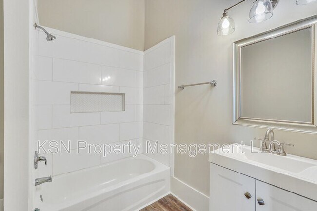 Building Photo - 309 W 33rd St