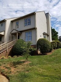 Building Photo - 3 bedroom 2.5 bath TH in Great Cary Location