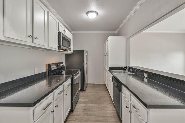 Building Photo - 329 E Washington Ave