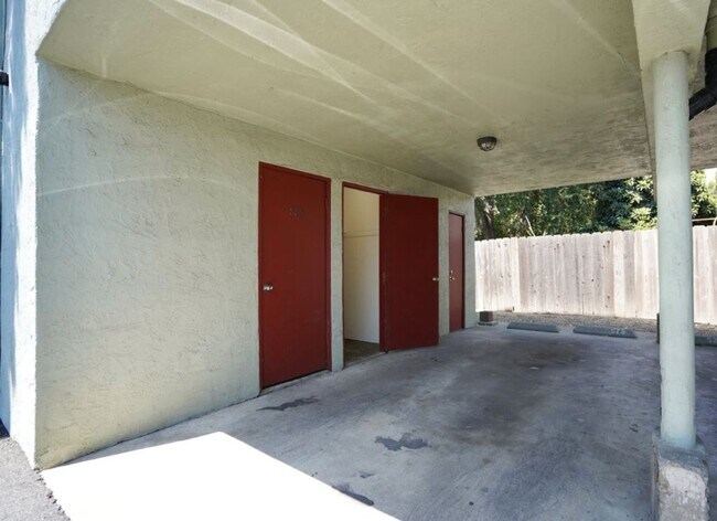 Building Photo - 511-525 Riverside Drive