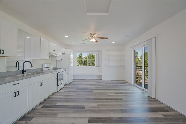 Building Photo - 3 bed 1 bath home in Prescott with utilities included