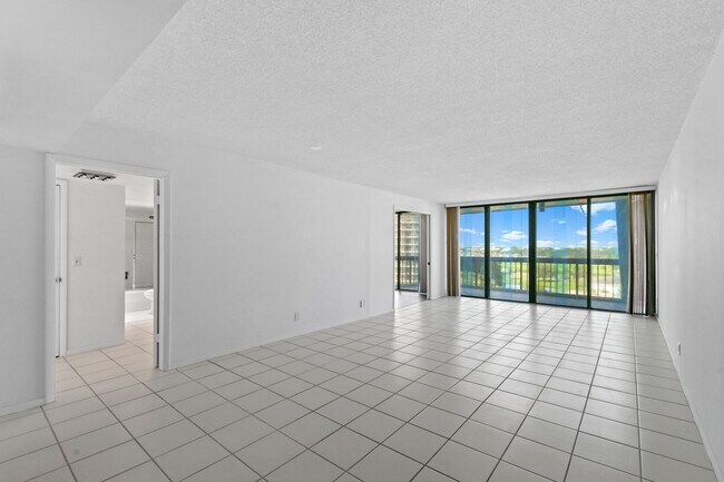 Building Photo - AVAILABLE SOON....Spectacular 2-Bed/2-Bath...