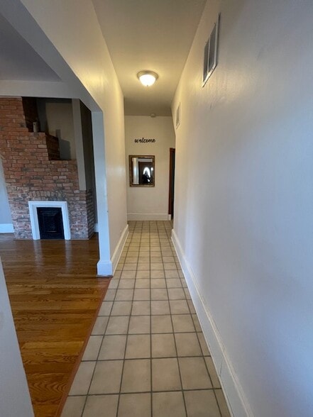 entry - 236 E Illinois St