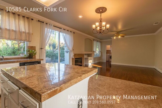 Building Photo - Charming 4-Bedroom Home in Spanos Park Wes...