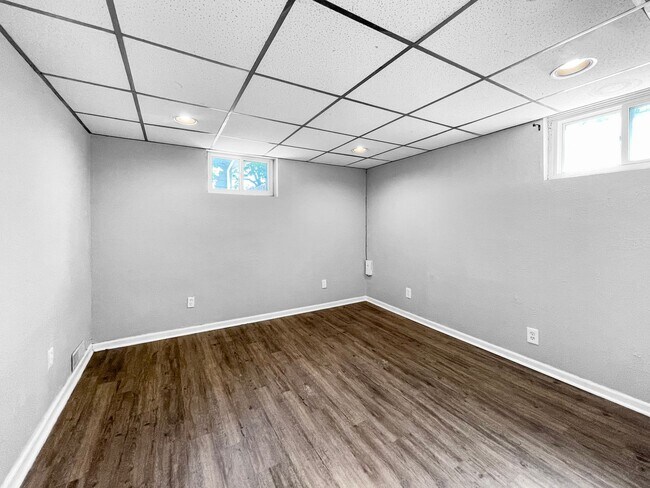 Building Photo - Coming Soon! 3 BR/2.5BA | Newly Renovated Single Family Home |  Fenced backyard | In Raytown!