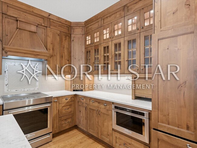 Building Photo - First Addition Townhome in Prime Location