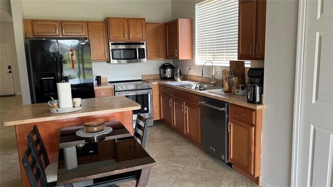 Building Photo - 3921 Stornoway Dr