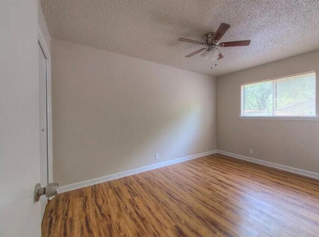 Building Photo - 1124 Gardner Rd