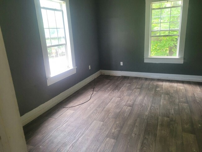 Building Photo - 507 S Middle St