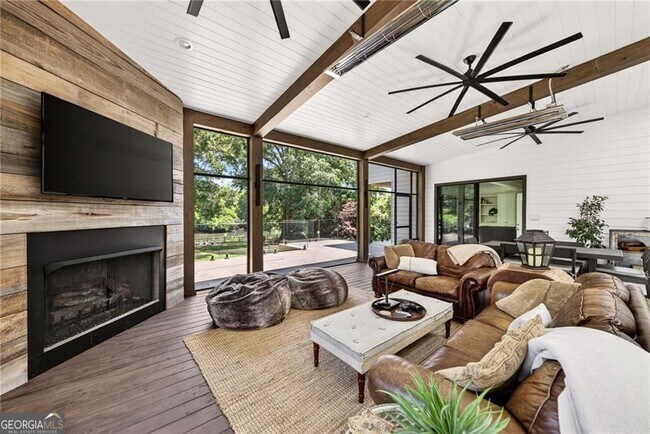 Building Photo - 3669 Cochise Dr SE