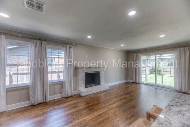 Building Photo - For Lease | Holiday Hills | $2000 Rent Ava...